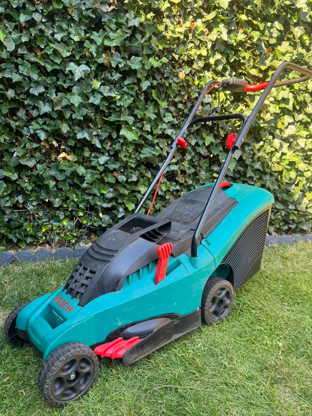 Bosch Grasmaaier Rotak 1400, Cirkelmaaier, Elektrische grasmaaier, Ophalen of Verzenden, 30 t/m 39 cm