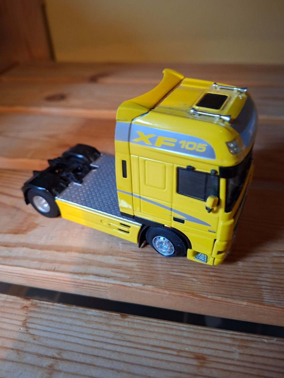 Daf xf105 model 1/20, Ophalen, Zo goed als nieuw, Bus of Vrachtwagen