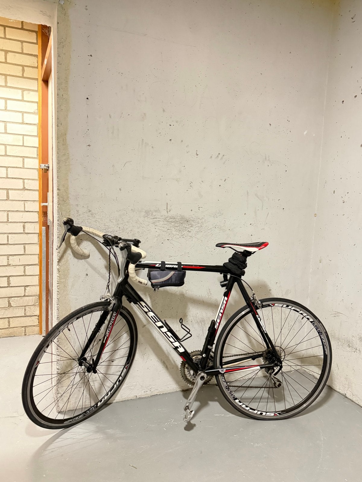 Sensa racefiets - Zwart/Rood, Fietsen en Brommers, Fietsen | Racefietsen, Overige merken, 28 inch, Gebruikt, Aluminium