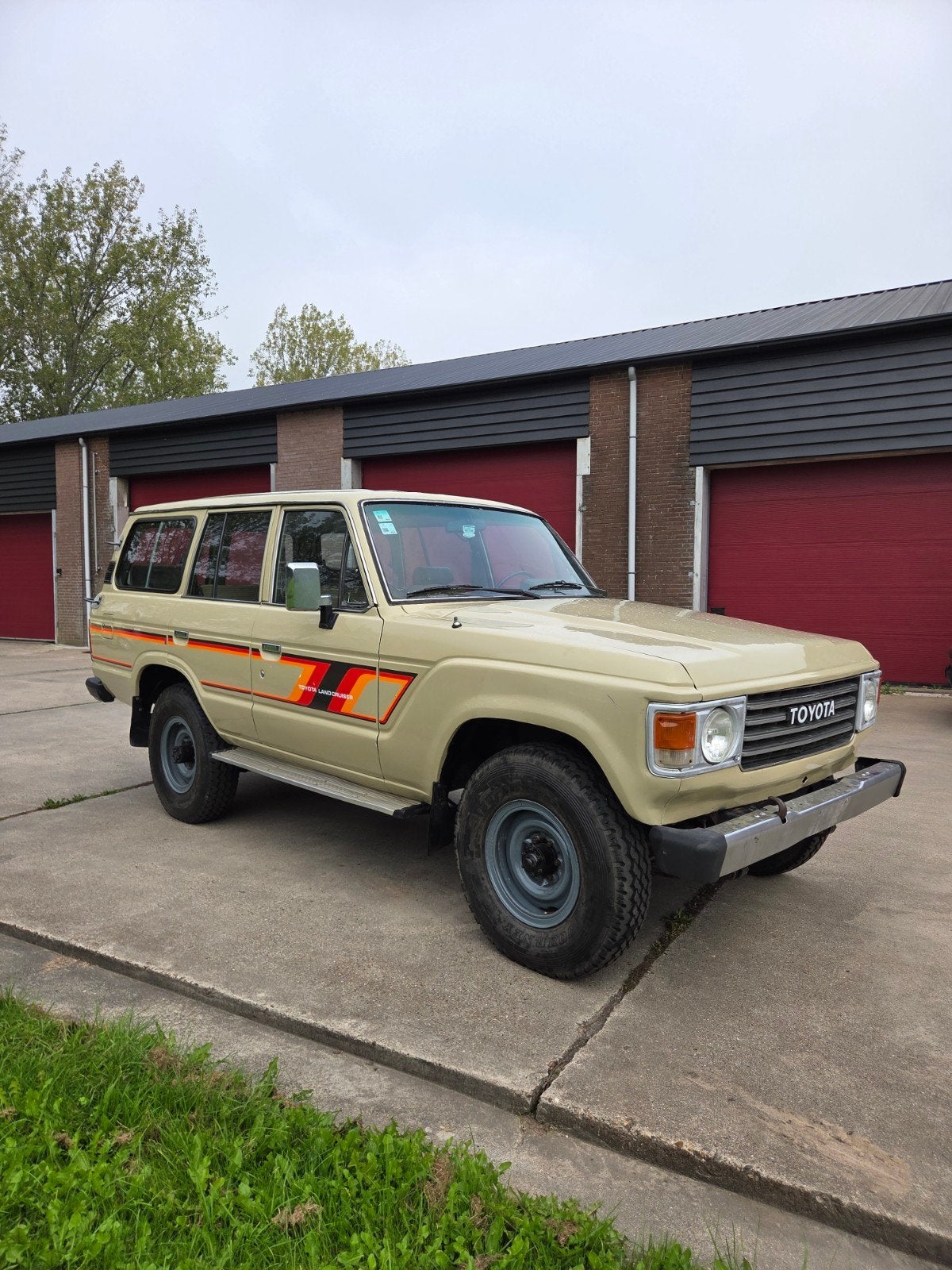 Toyota Landcruiser fj60 1984 airco 9 personen, Bruin, Handgeschakeld, Vierwielaandrijving, Particulier