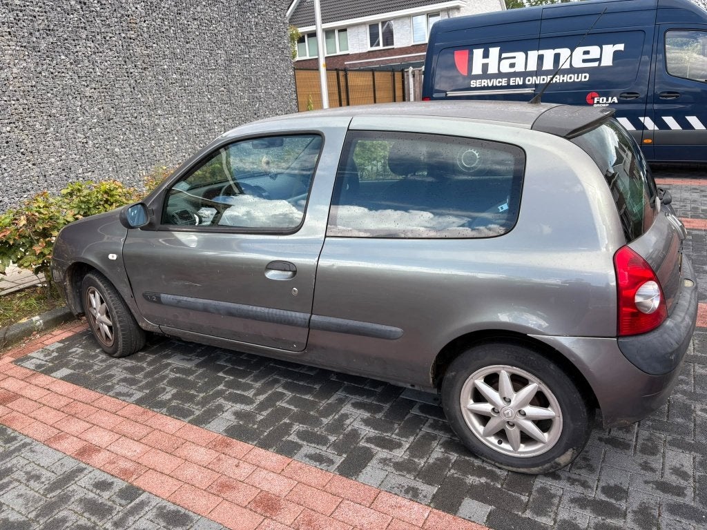 Renault Clio 1.2 203xxx km - APK tot 20-09 - Opknapper nodig, Auto's, Voorwielaandrijving, 31 €/maand, 4 cilinders, 58 pk