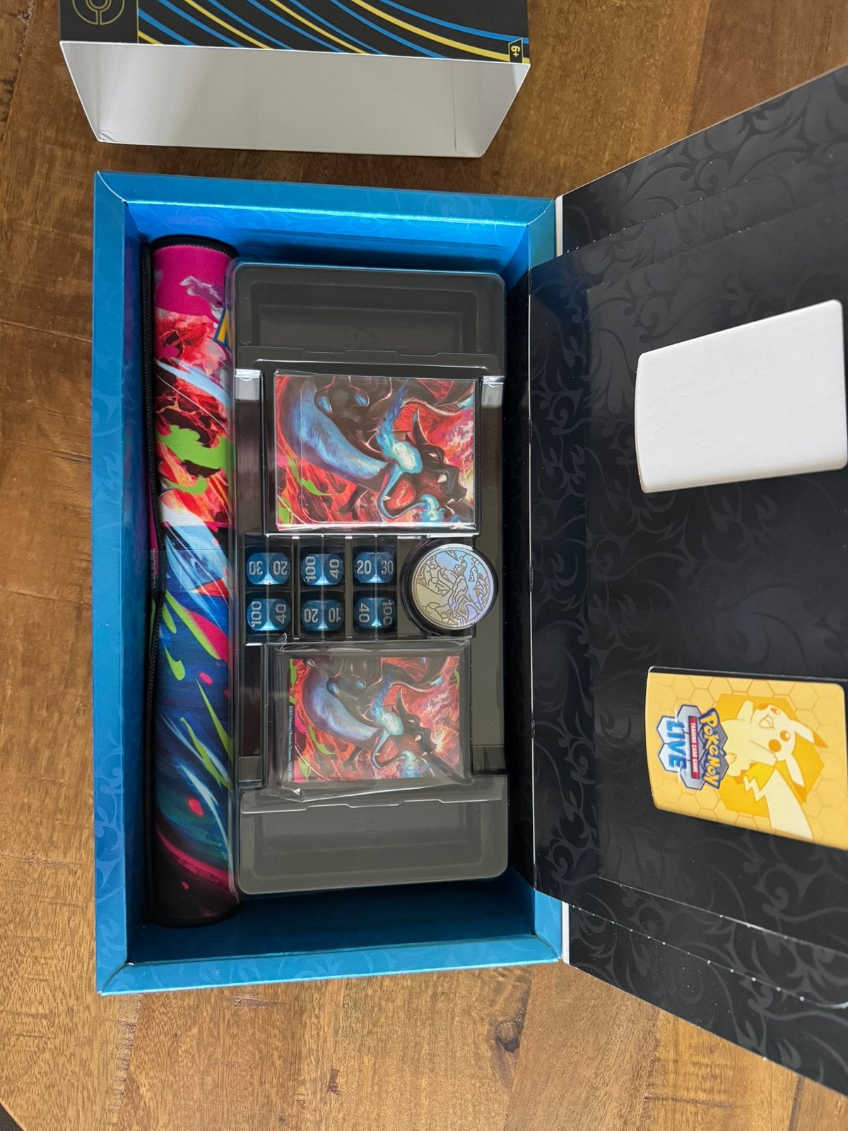 Lege Mega Charizard X ex ultra premium collection, Ophalen, Nieuw, Sleeves of Kaarthoesjes