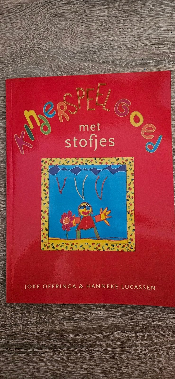 Kinderspeelgoed met Stofjes, Boeken, Ophalen of Verzenden, Zo goed als nieuw, Joke Offringa & Hanneke Lucassen, Non-fictie