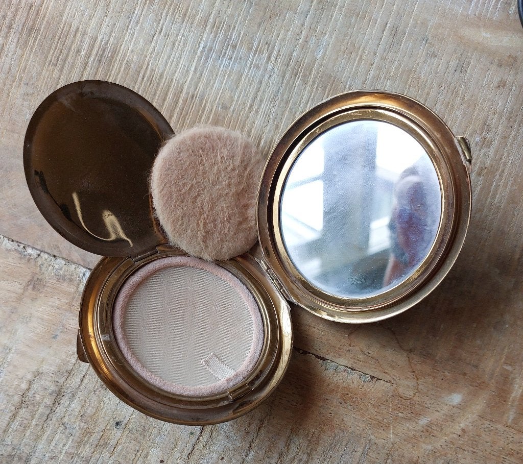 Cosmetica EMU Standphast Goldoid poederdoos 40/50jaren, Ophalen of Verzenden, Gehele gezicht