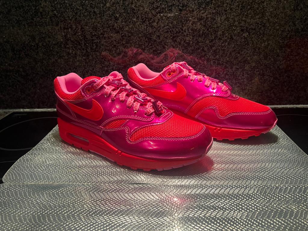 Nike Air Max 1 Valentine’s Day "Playful Pink" EU44, Kleding | Dames, Schoenen, Nike, Nieuw, Ophalen of Verzenden, Sneakers of Gympen