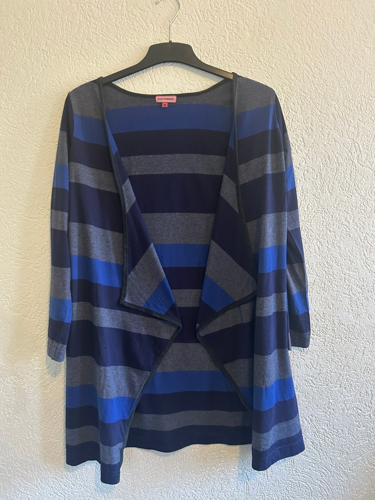 Cardigan. Vest. Trui. M . Snel verzonden. Winterkleding, Ophalen of Verzenden, Zo goed als nieuw, Blauw