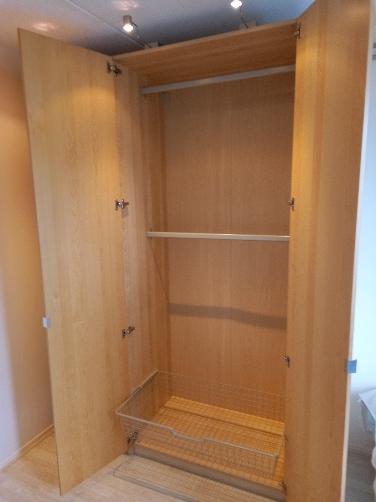 Ikea kledingkast type pax.Berken gefineerd en blank gelakt, Ophalen, Gebruikt, 100 tot 150 cm, Overige houtsoorten