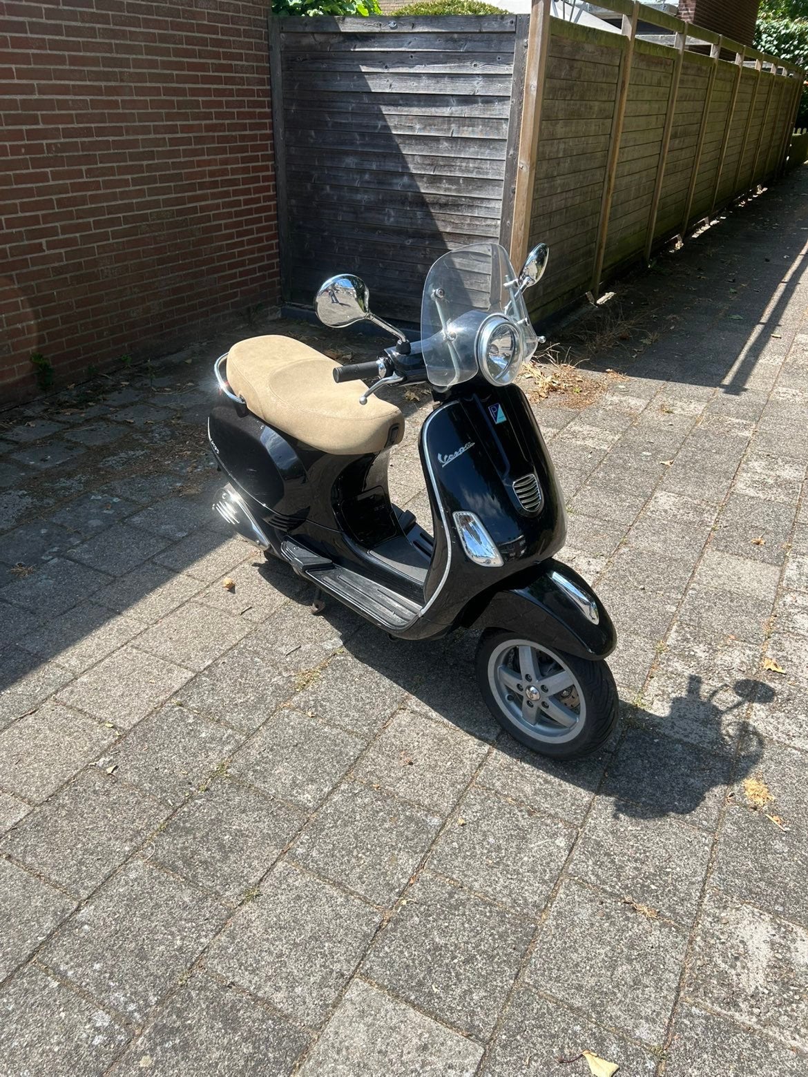 Vespa lx50 2takt 2013 zgan geel kenteken, Ophalen, Maximaal 45 km/u, Zo goed als nieuw