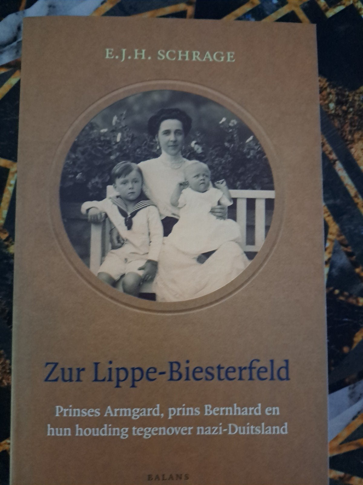 Zur Lippe-Biesterfeld: Prinses Armgard en prins Bernhard, Ophalen of Verzenden, 20e eeuw of later, Gelezen, E.J.H. Schrage