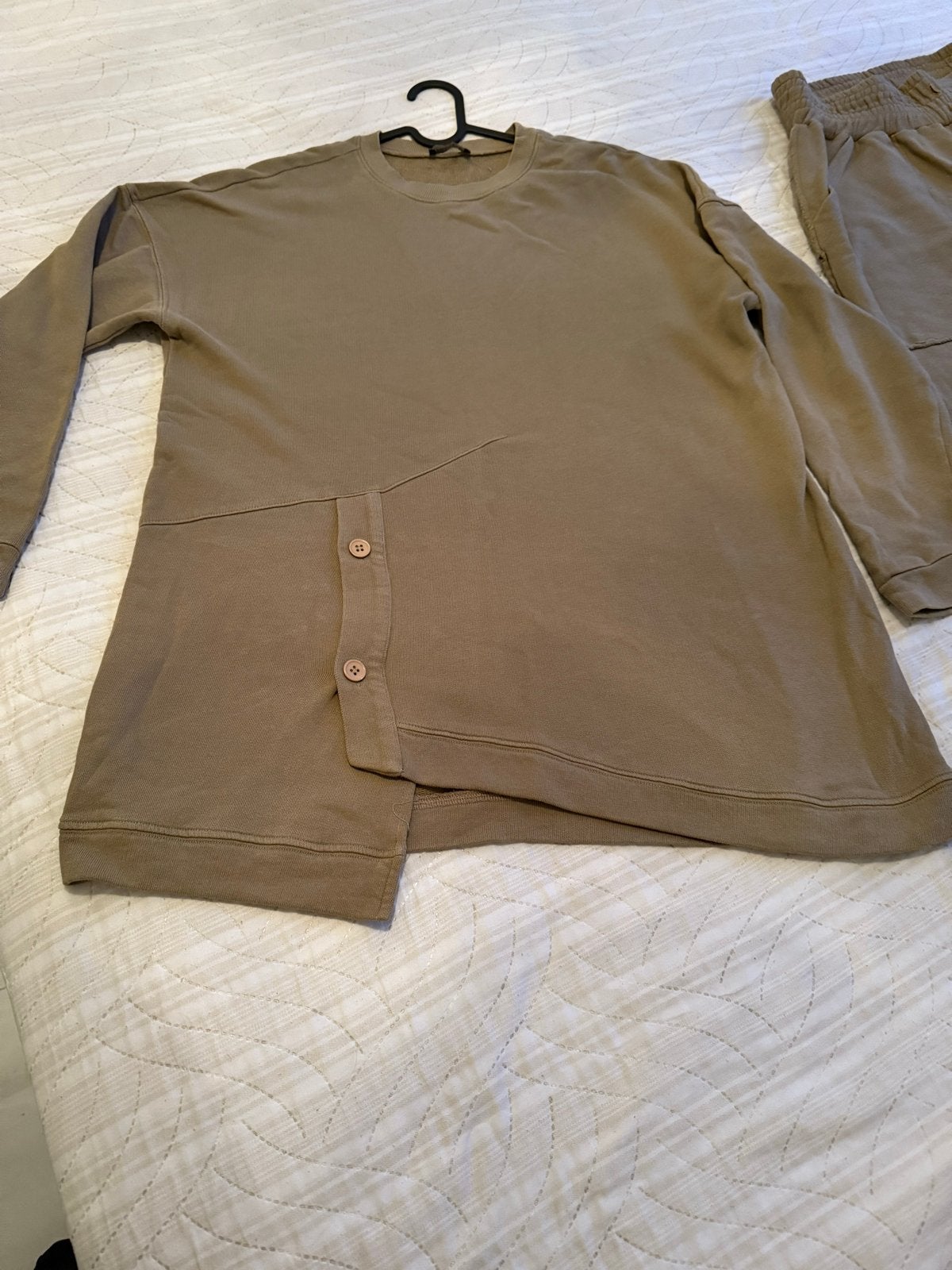 Comfortabele khaki loungewear set - trui en broek, Kleding | Dames, Ophalen of Verzenden, Zo goed als nieuw, Maat 38/40 (M), Groen