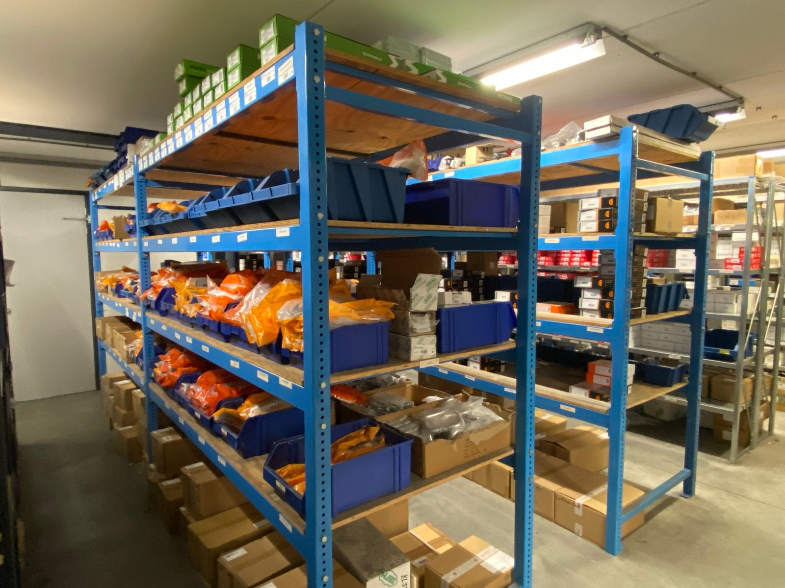 Blauwe sterke magazijnstellingen - 15 staanders, 33 planken, Ophalen, Gebruikt