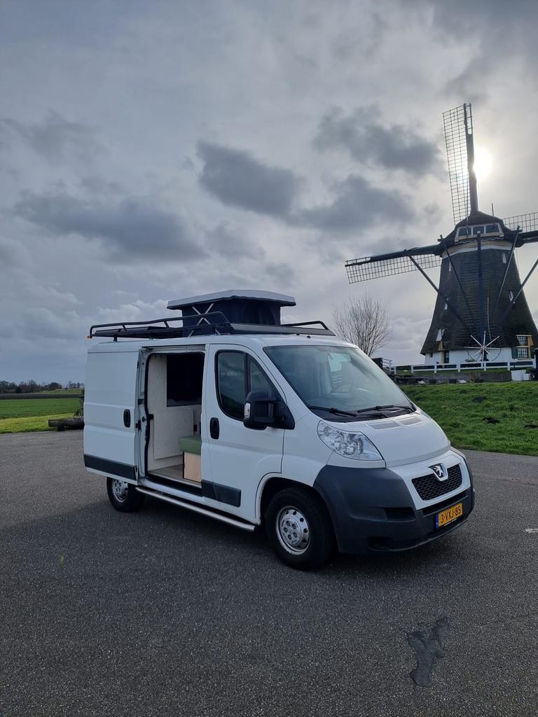 Unieke zelfbouw camperbus Peugeot Boxer L1H1 - Gereviseerde, Caravans en Kamperen, Campers, Overige merken, Gaslek-detector, Dakluik