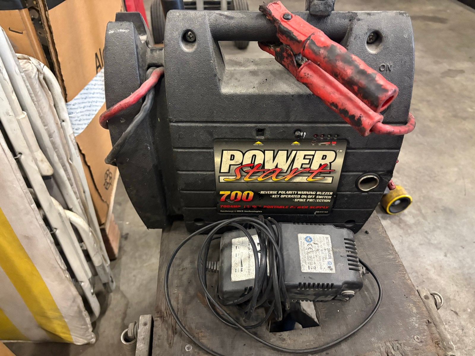 Power Start 700 Jumpstarter met lader, Auto diversen, Jumpstarters, Ophalen, Gebruikt