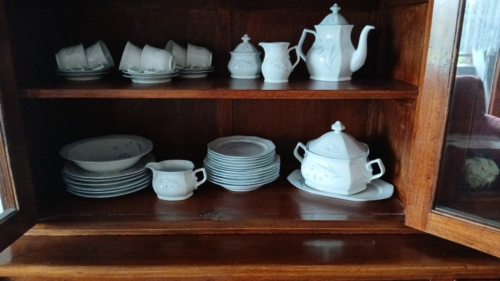 zeer compleet servies, Huis en Inrichting, Keuken | Servies, Ophalen, Zo goed als nieuw, Overige stijlen, Aardewerk