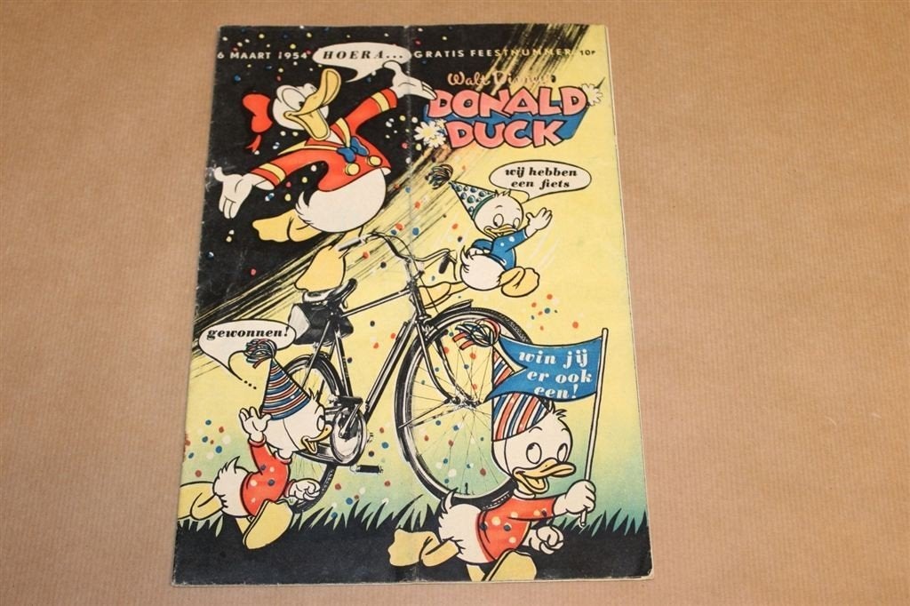 Donald Duck - Gratis feestnummer 10 p 1954 !!, Boeken, Eén stripboek, Ophalen of Verzenden, Gelezen
