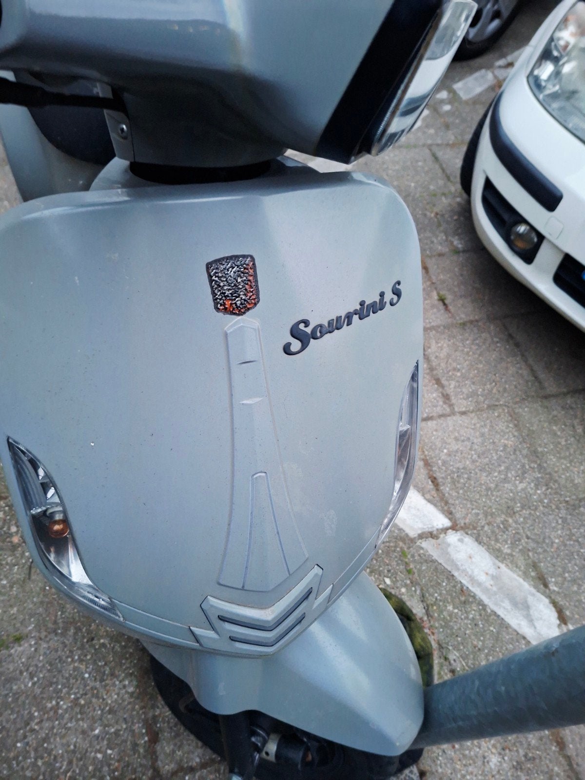 La Souris Sourini S Scooter - Grijs .MOET WEG, Fietsen en Brommers, Snorfietsen en Snorscooters, Ophalen, Gebruikt, Benzine, Overige merken