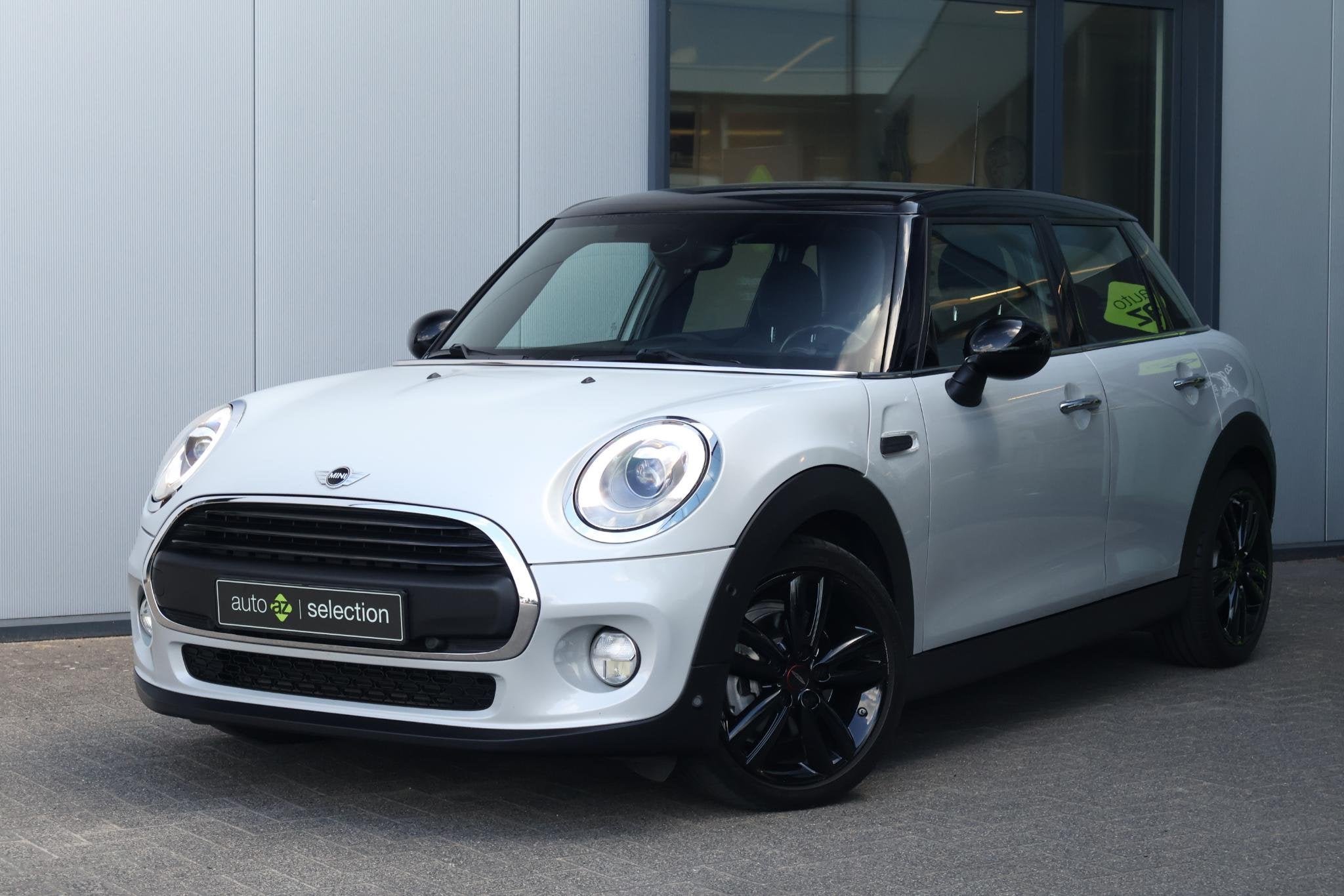 MINI 5-Deurs 1.5 Cooper Salt Business / PDC / 5 Drs, Gebruikt, Bedrijf, Cooper, Geïmporteerd