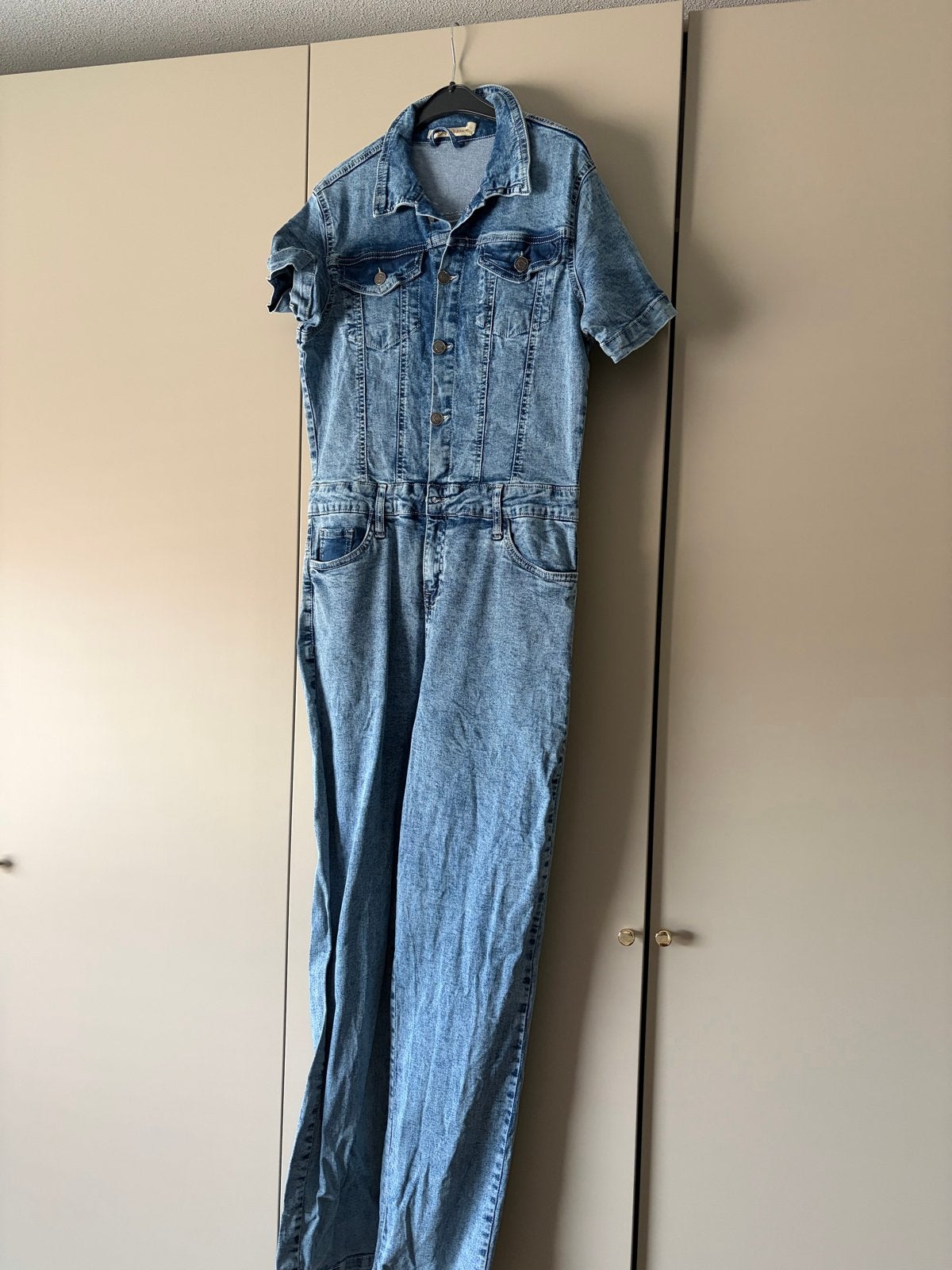 Spijker jumpsuit maat M - Nette staat, Kleding | Dames, Jumpsuits, Ophalen of Verzenden, Gedragen, Maat 38/40 (M), Blauw