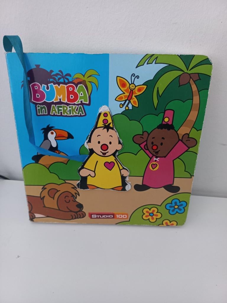 Bumba in Afrika - Kartonnen boek - Studio 100, Boeken, Kinderboeken | Baby's en Peuters, Gelezen, 2 tot 3 jaar, Uitklap-, Voel- of Ontdekboek
