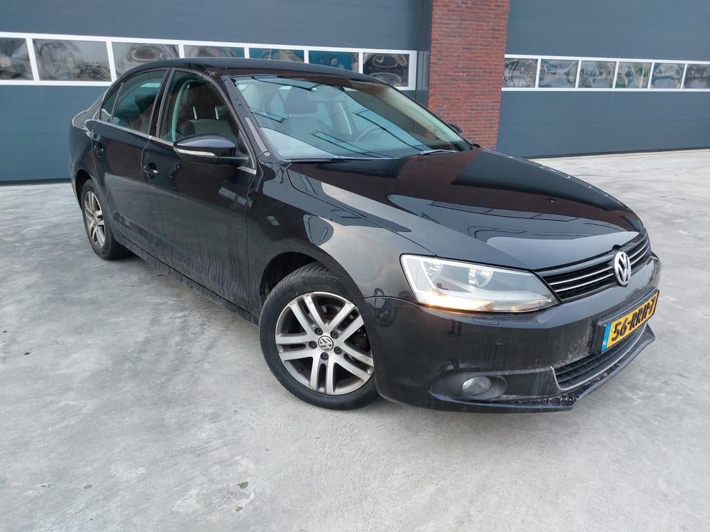 Volkswagen Jetta 1.6 TDI Highline BlueMotion AIRCO/ECC/LMV/N, Voorwielaandrijving, Euro 5, Gebruikt, 4 cilinders