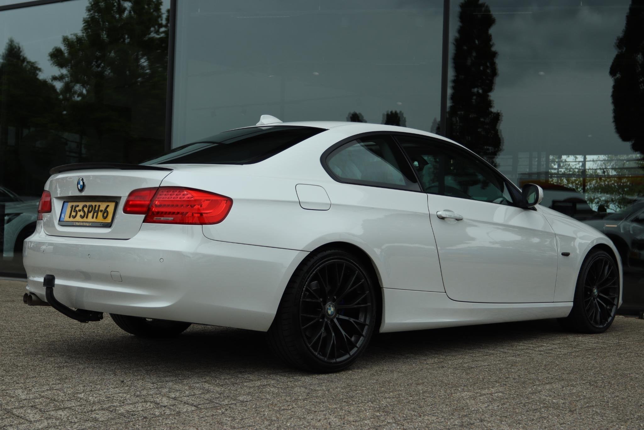 BMW 3-SERIE COUPÉ 320I BUSINESS LINE M-SPORT | SCHUIFDAK |, Auto's, Euro 5, 4 cilinders, 4 stoelen, Wit
