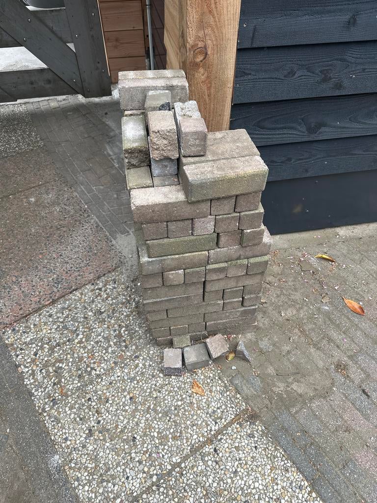 Gratis Gebruikte betonnen klinkers, Ophalen, Gebruikt, Klinkers, Minder dan 5 m²