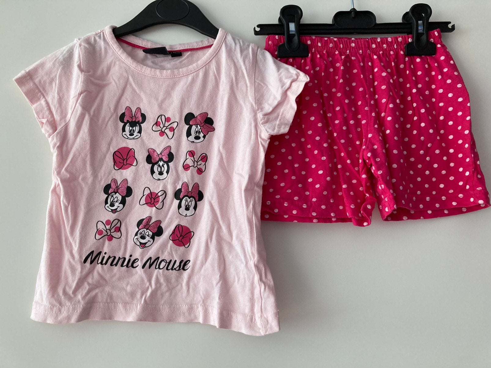 Nette pyjama / shortama Minnie Mouse disney maat 92/98, Ophalen of Verzenden, Zo goed als nieuw, Meisje, Nacht- of Onderkleding