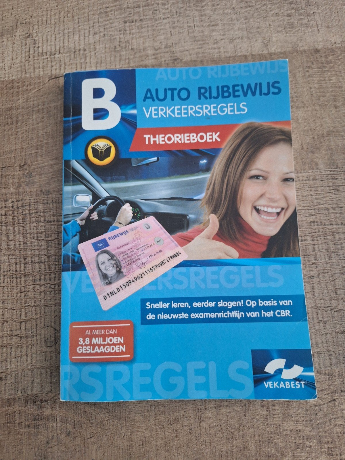 Auto Rijbewijs Verkeersregels Theorieboek VekaBest, Ophalen of Verzenden, Zo goed als nieuw, Overige niveaus, VekaBest