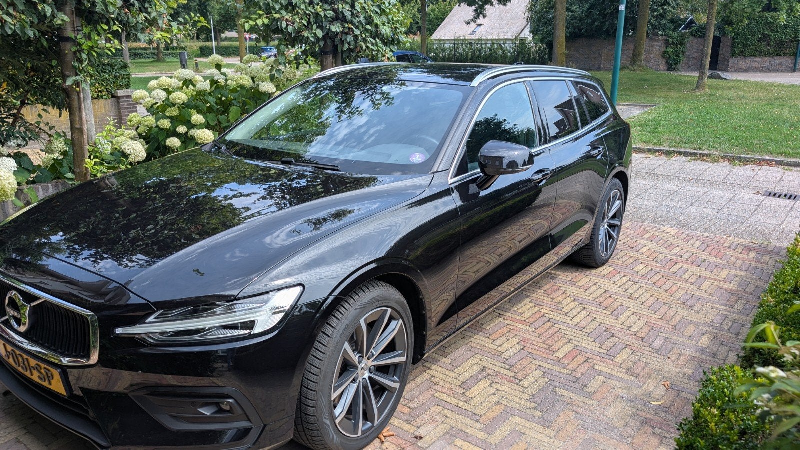 Volvo V60 B3 163pk Geartronic Mild Hybrid 2020 Zwart, Auto's, Volvo, 1800 kg, 4 cilinders, 1969 cc, Leder en Stof