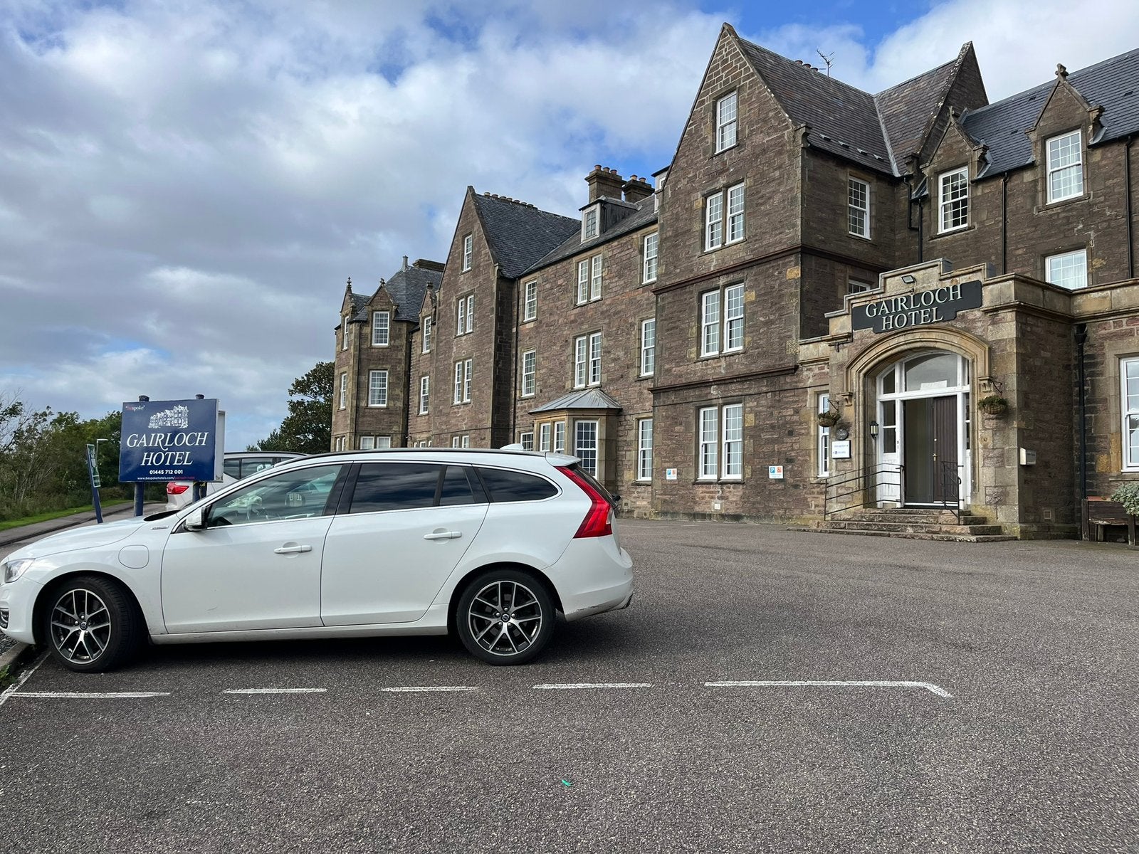 Volvo V60 D6 215pk Plug-in Hybrid 2013 Wit, Auto's, 1849 kg, 1800 kg, Wit, Particulier