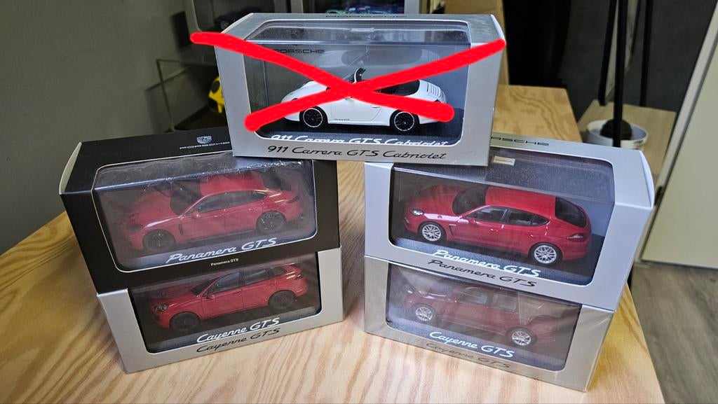 4 Rode Porsche GTS Modellen - Dealer Uitvoeringen, Overige merken, Auto, Groter dan 1:32, Ophalen of Verzenden