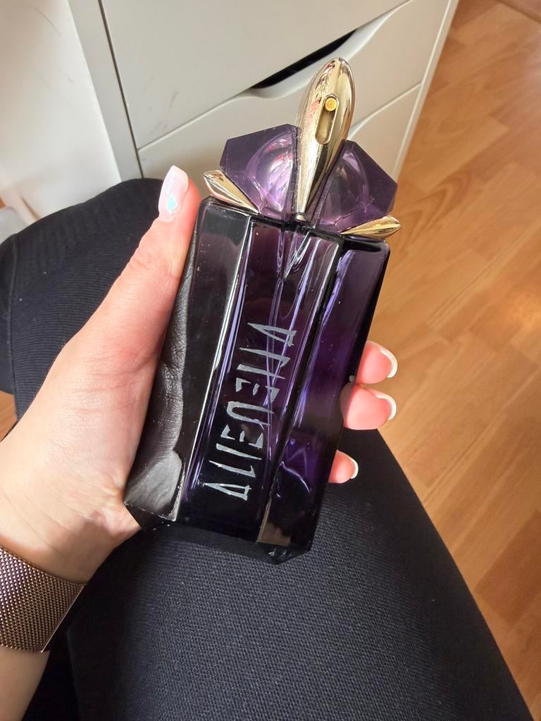 Alien Mugler, Ophalen, Gebruikt