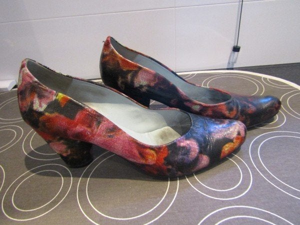G852 Bellezza mt 39,5 pumps zwart rood bloemen leder leer, Pumps, Verzenden, Zwart, Bellezzo