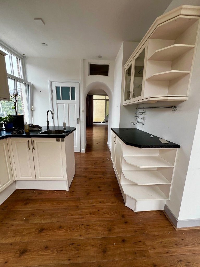 Licht dubbel hoekappartement van 87 m² en twee buitenruimtes, Huizen en Kamers, Huizen te huur, 87 m², Direct bij eigenaar, 3 kamers