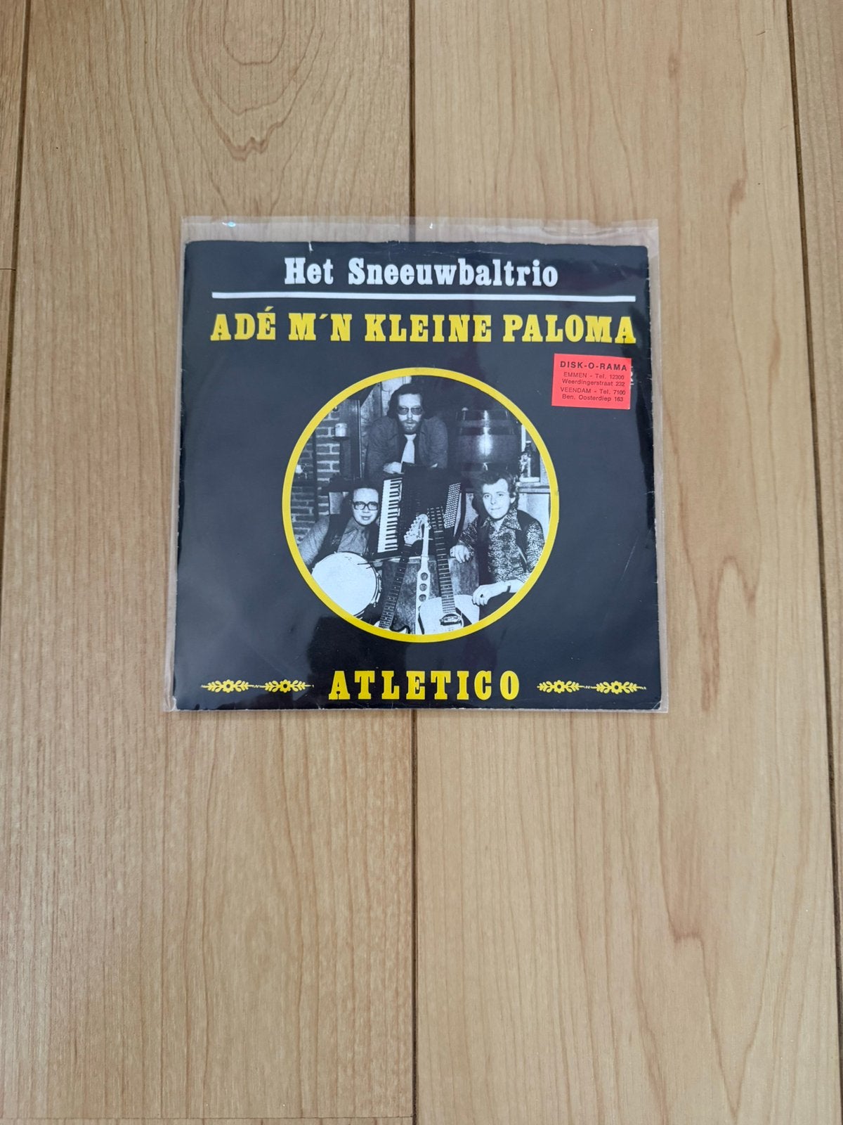 Single Het Sneeuwbaltrio “Ade m’n kleine paloma/Atletico”, Ophalen of Verzenden, Zo goed als nieuw, Overige formaten, Nederlandstalig