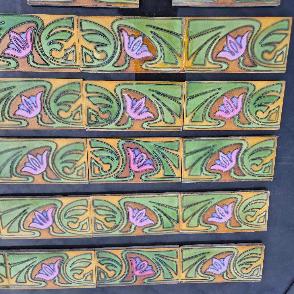 27 antieke randtegels met decor in relief, Antiek en Kunst, Ophalen