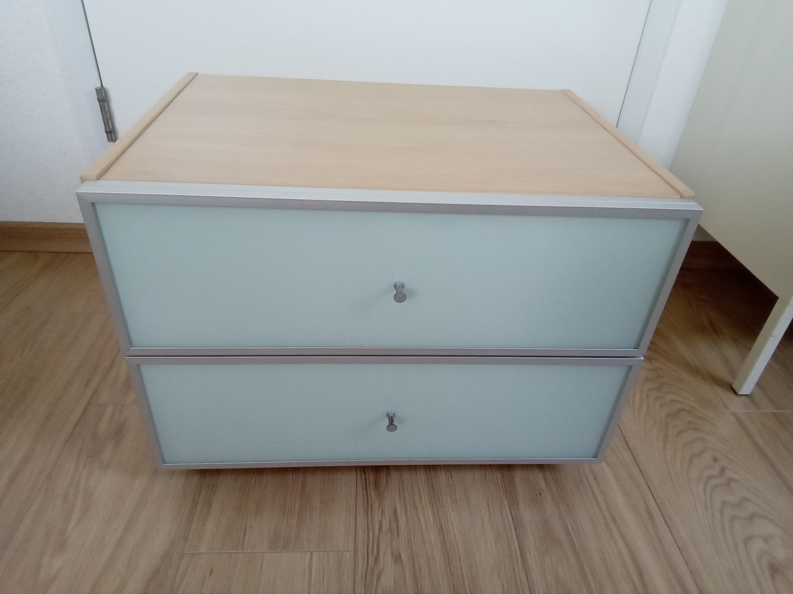 nachtkastje / ladekastje - 2x, Huis en Inrichting, Slaapkamer | Nachtkastjes, Ophalen, Minder dan 45 cm