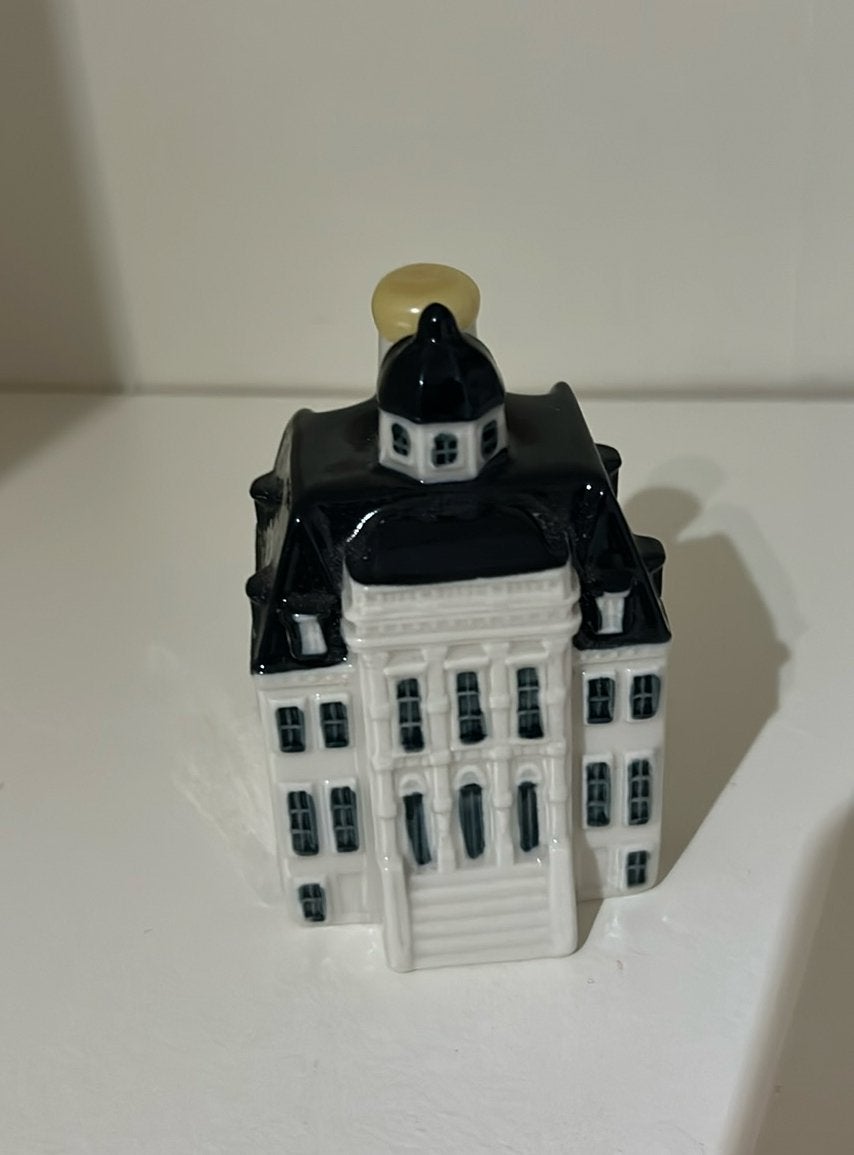 KLM huisje 100 Huis Ten Bosch gevuld, Ophalen of Verzenden, Zo goed als nieuw, Gevuld