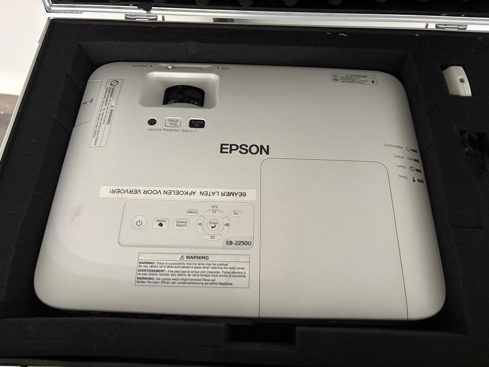 Epson EB-2250U  5000 ansi lumen, weinig uren, Ophalen of Verzenden, Zo goed als nieuw