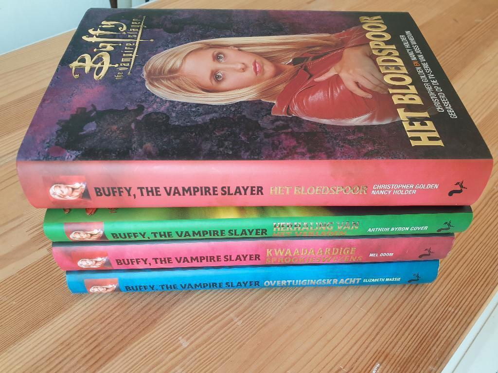 Set van 4 Hardcover boeken - Buffy The Vampire Slayer, Ophalen of Verzenden, Gelezen, Film- of Tv-bewerking
