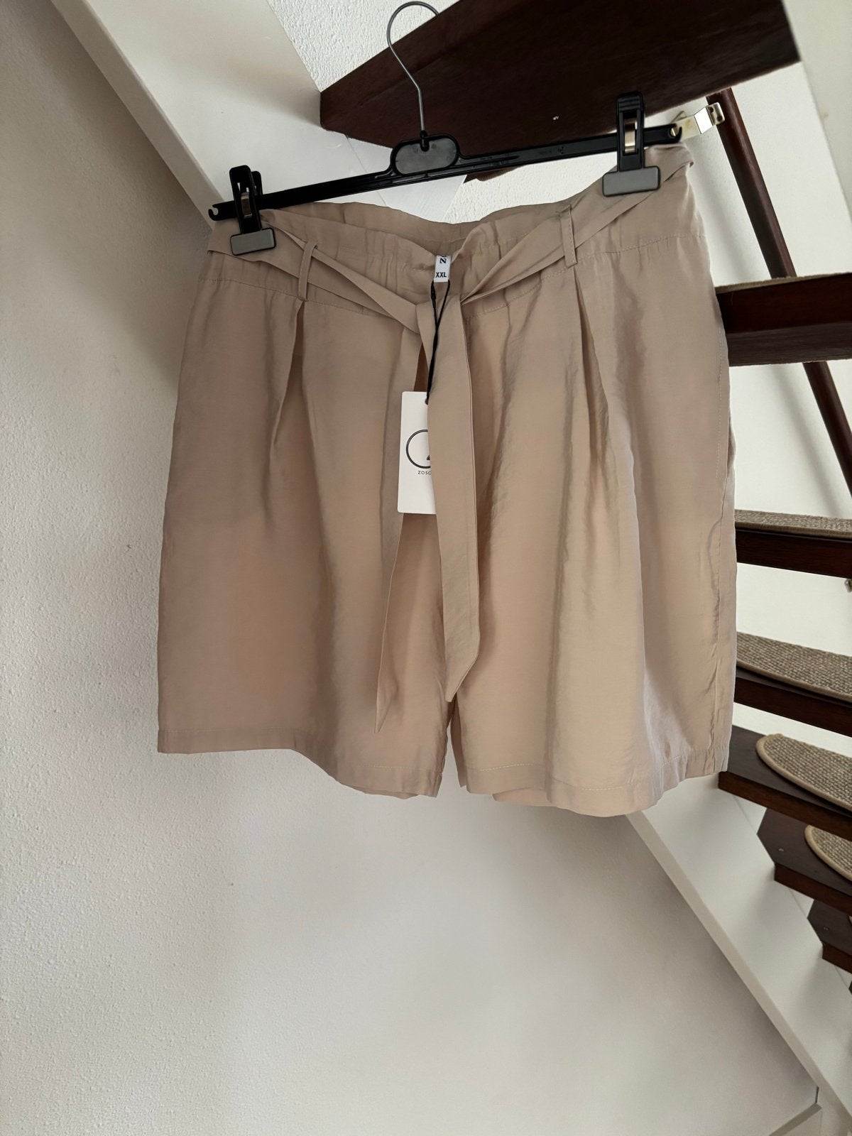 Zoso shortje maat 42 met strik en elastiek in taille, Kleding | Dames, Broeken en Pantalons, Kort, Beige, Maat 42/44 (L), Nieuw