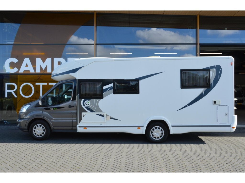 Chausson Titanium 718 XLB Queensbed, Standaard zit, Koelkast, Ford, Luifel