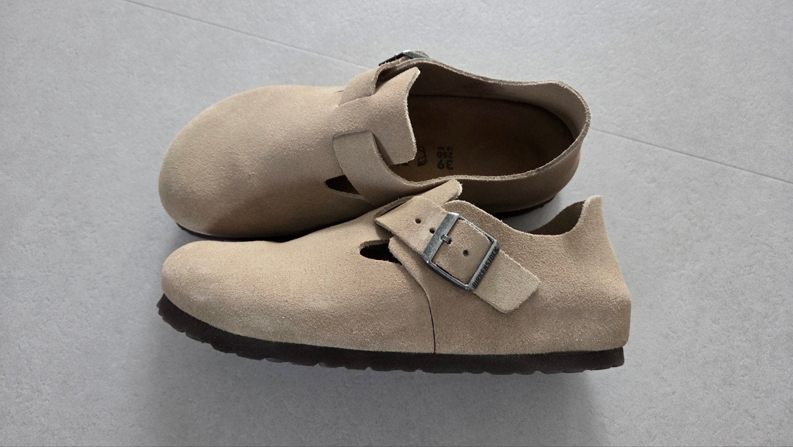 BIRKENSTOCK London TAUPE - 39 regular fit, Kleding | Dames, Schoenen, Ophalen of Verzenden, Zo goed als nieuw, Beige, Sandalen of Muiltjes