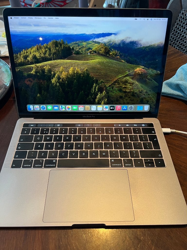 MacBook Pro 13" 2018 i5 8GB 256GB + oplader en laptophoes, Gebruikt, 256 GB, 2 tot 3 Ghz, Qwerty