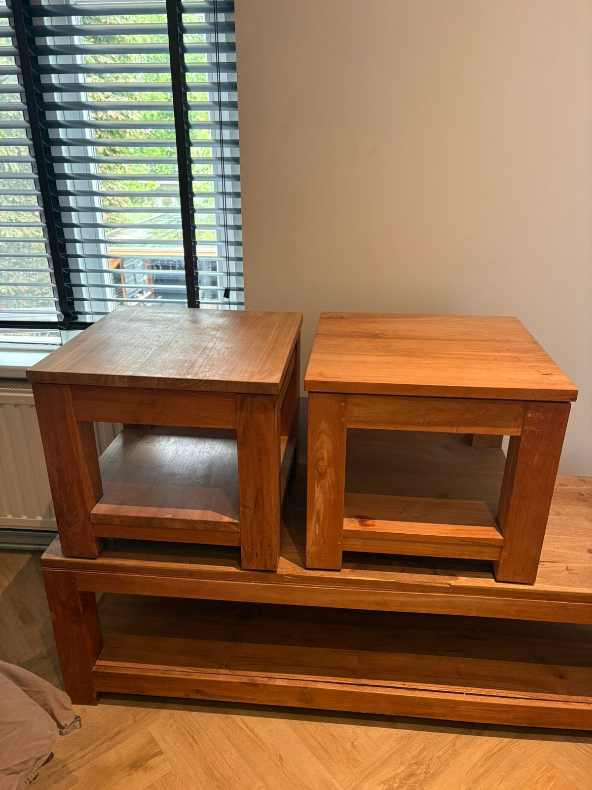 Teak houten tafeltjes / nachtkastjes / bijzettafels, Huis en Inrichting, Tafels | Bijzettafels, Minder dan 55 cm, Vierkant, Zo goed als nieuw