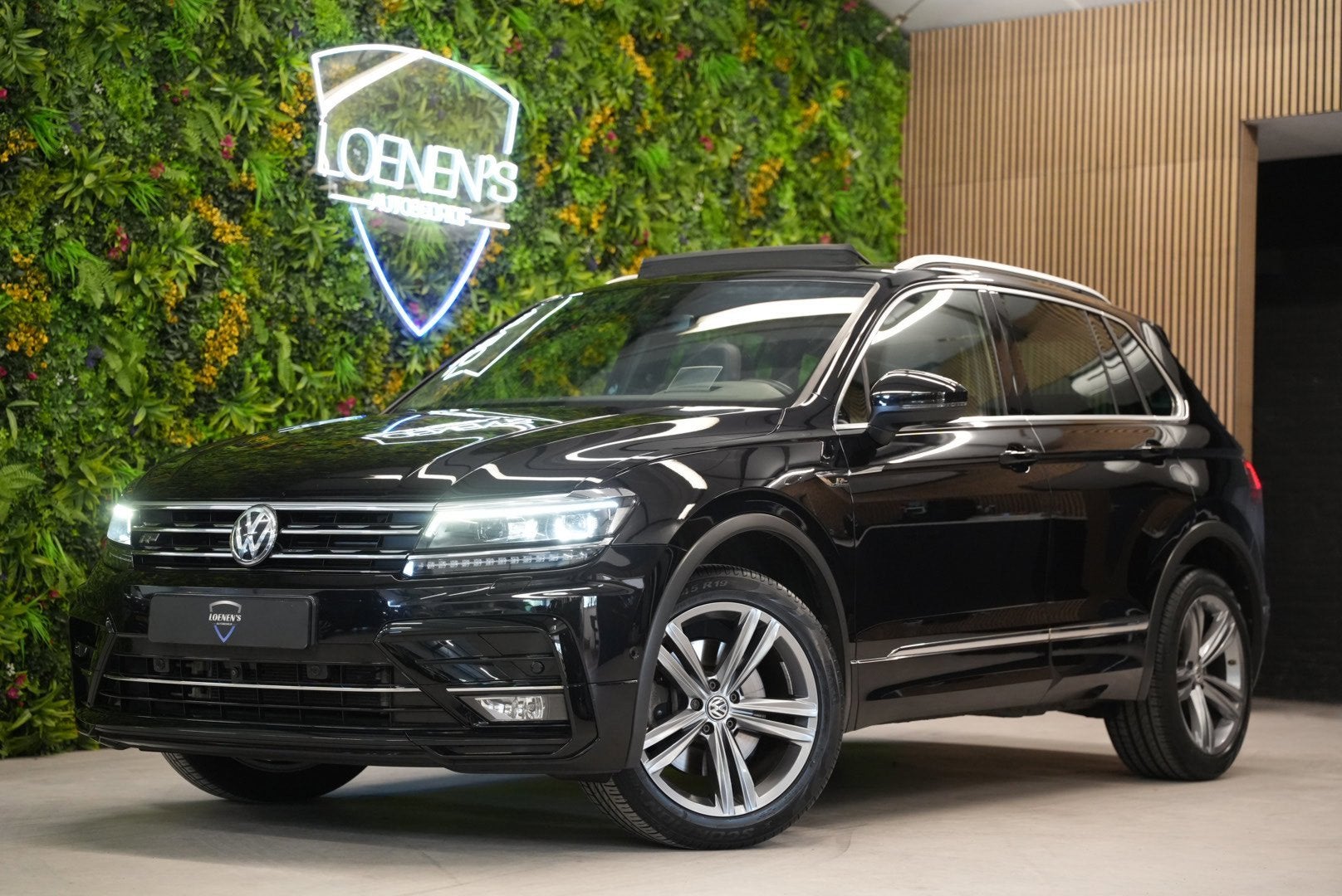 Volkswagen Tiguan 2.0 TSI 4Motion 3x R-Line / Pano / HUD / C, Auto's, Dealer onderhouden, Gebruikt, Zwart, 1984 cc