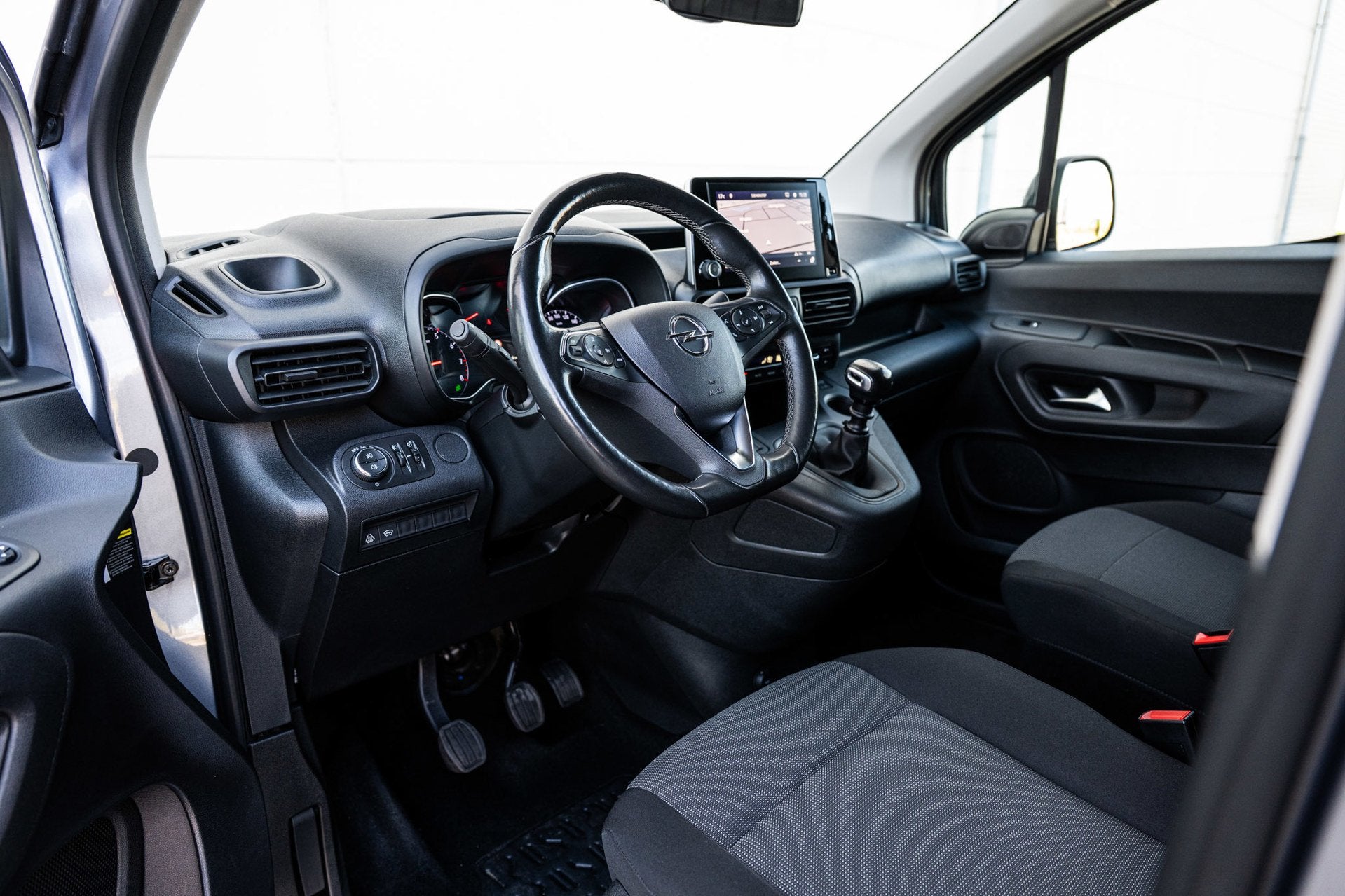 Opel Combo 1.2 Turbo 110pk L2 Innovation 2x Schuifdeur |ACC|, Voorwielaandrijving, Dealer onderhouden, Stof, Gebruikt