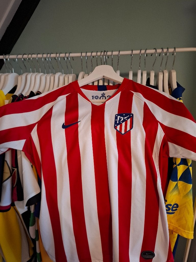 Origineel Atletico Madrid Vrouwen shirt maat M, Kleding | Dames, Overige typen, Nike, Zo goed als nieuw, Rood