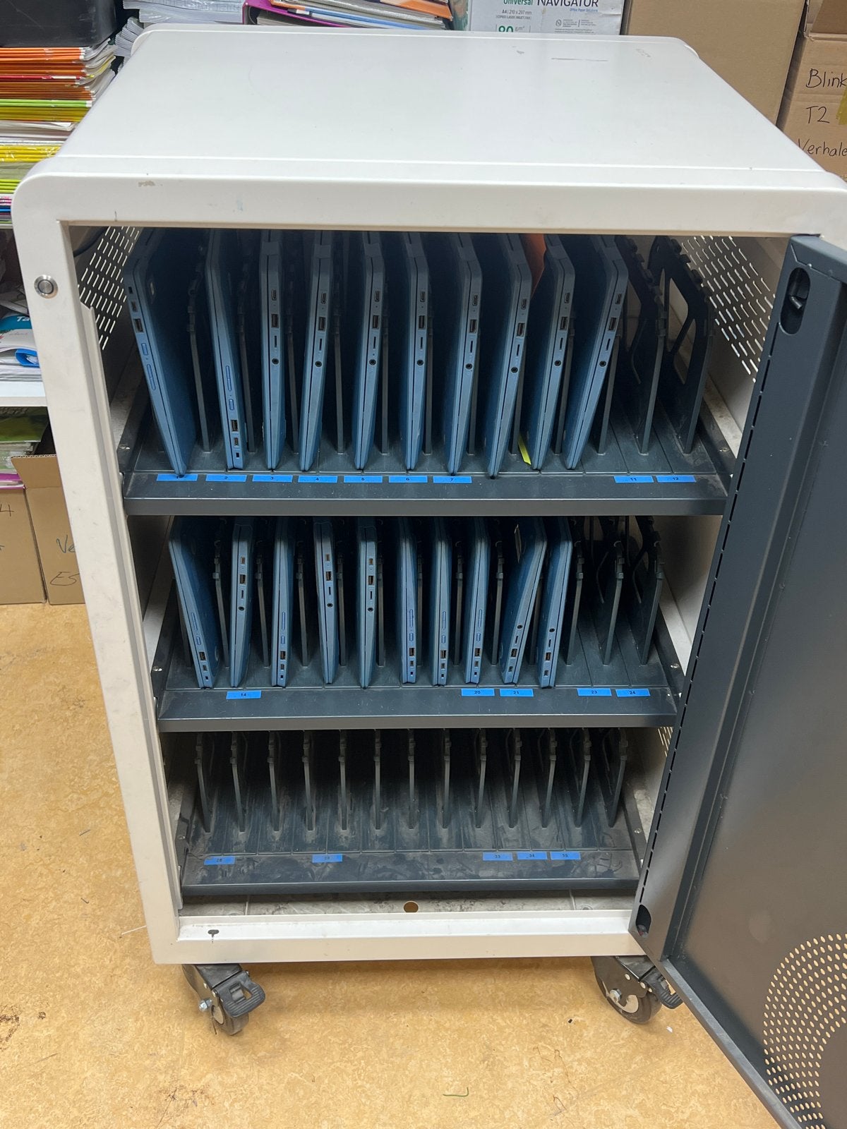 Oplaadkast met 20 werkende HP Chromebooks en opladers, Ophalen of Verzenden, Gebruikt, 4 GB of minder