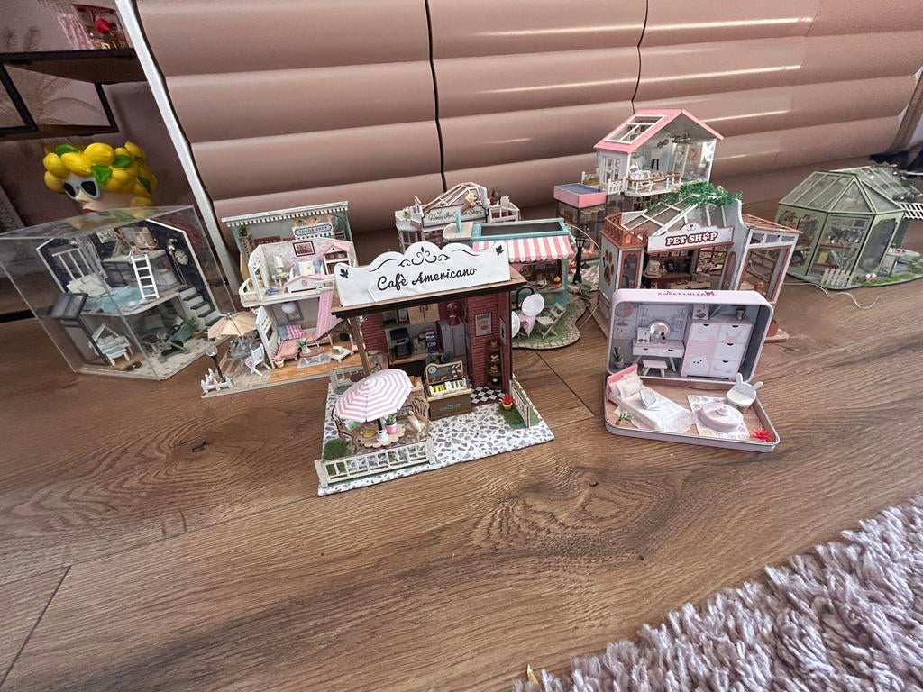 Miniatuur Huisjes Collectie: Crafts & Co en Robotime, Ophalen, Gebruikt